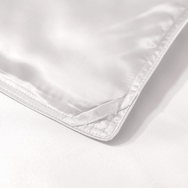 19 Momme Mulberry Silk Cooling Blanket - Image 10